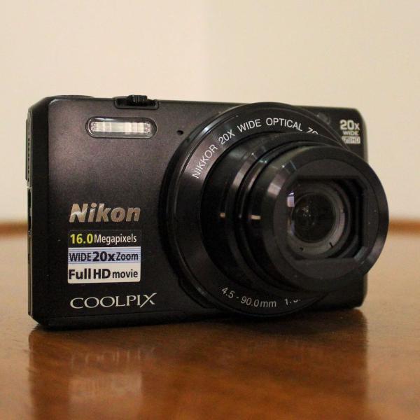 câmera nikon coopix s7000