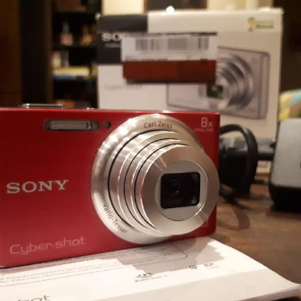 máquina fotográfica Sony rosa