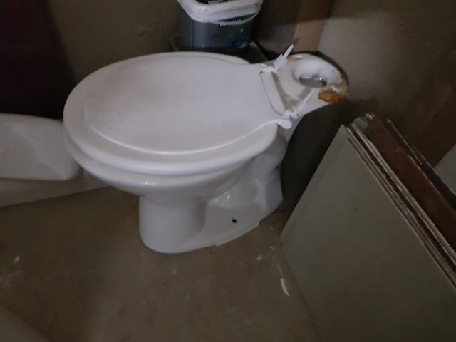 Conjunto de louça para banheiro: pia e vaso sanitário
