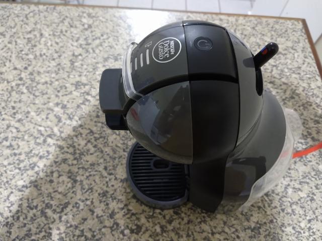 Vendo Cafeteira Dolce Gusto quase nova