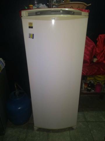 Vendo Geladeira semi nova