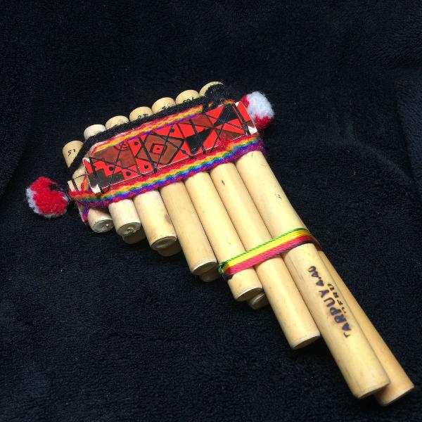 flauta peruana de madeira