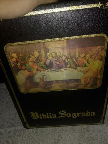 Bíblia Sagrada com Efeito Holográfico na Capa