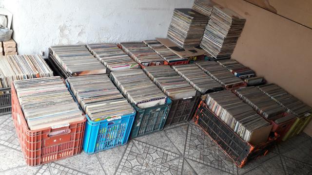 Lote com 3000 mil Discos (lps) comuns em bom estado de