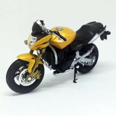 Miniatura moto hornet 1.18