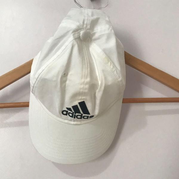 boné adidas branco para praticar esportes