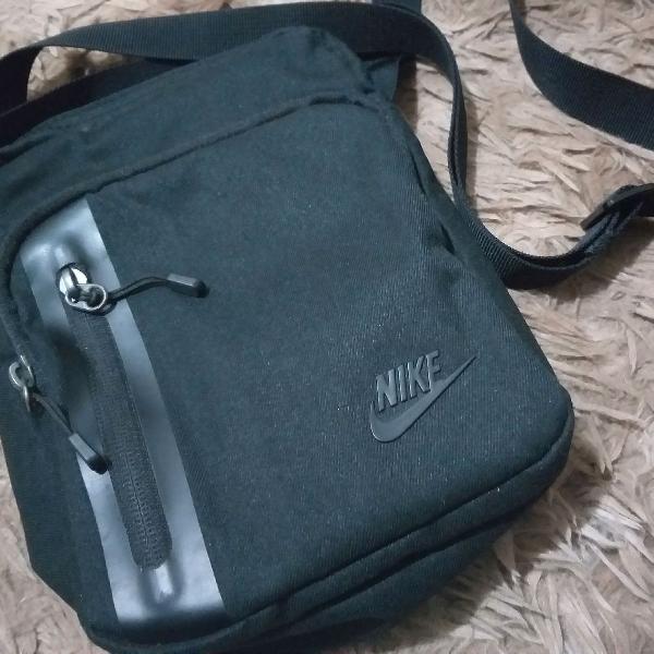 Bolsa Nike Core Pequena 3.0 preta original