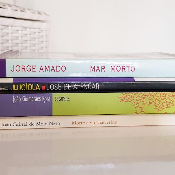 Combo de literatura brasileira.