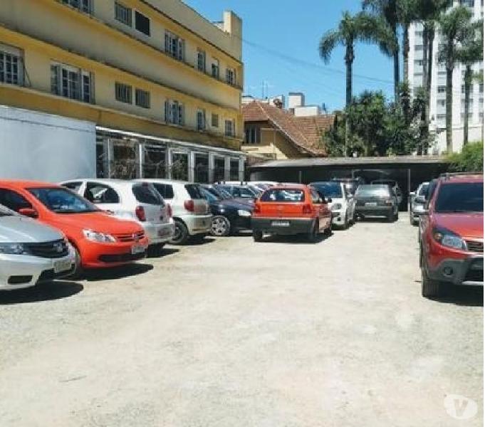 Estacionamento no centro de Curitiba..