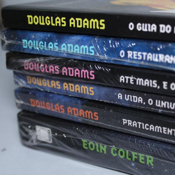 LIVRO EXTRA O GUIA DO MOCHILEIRO DAS GALAXIAS COLEÇÃO