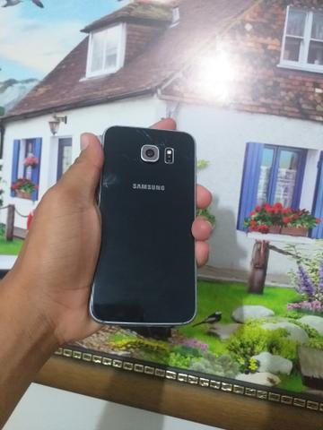 Samsung s6 32gb tem umas manchinha preta na Câmara na