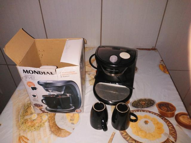 Vendo cafeteira elétrica semi nova