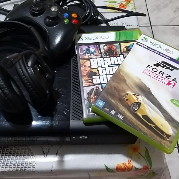 Xbox 360 com 2 jogos de midia fisica 1 fone de ouvido mais