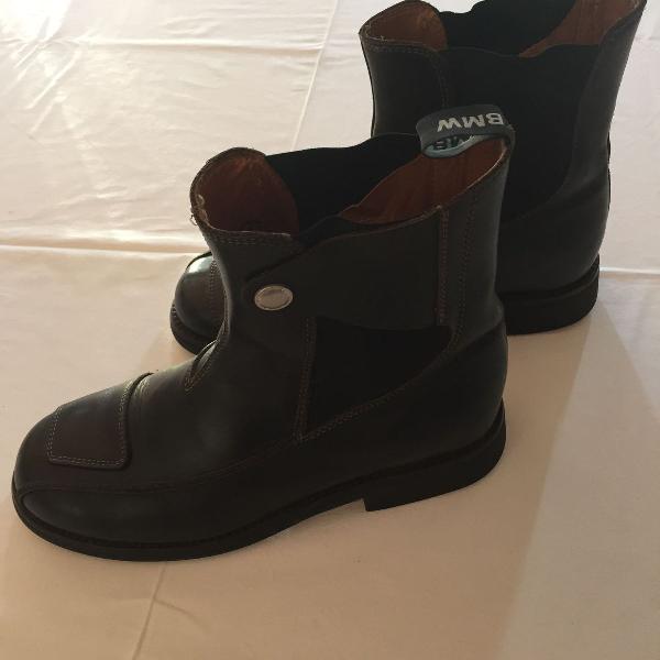 bota de motociclista bmw motorrad