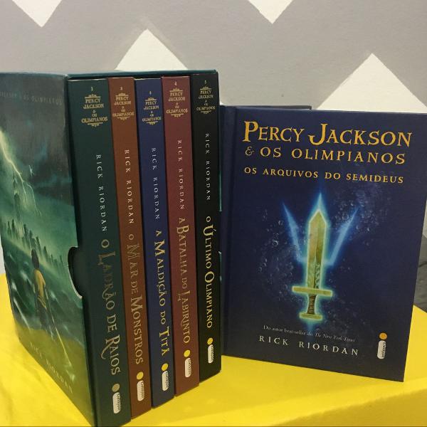 box completo percy jackson + livro os arquivos do semideus