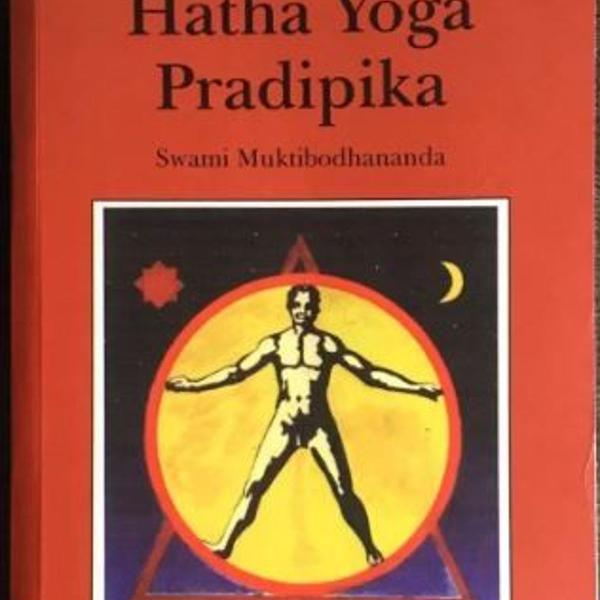 livro hatha yoga pradipika - swami muktibodhananda