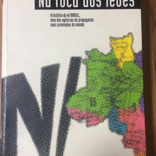 livro: na toca dos leões