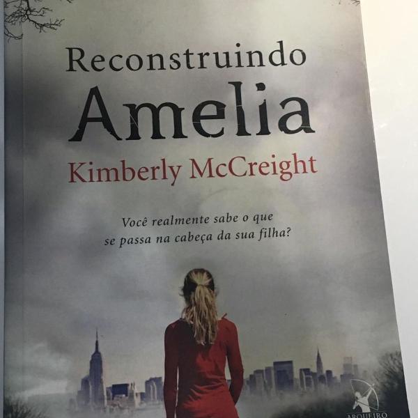 livro "resconstruindo amelia" kimberly mccreight