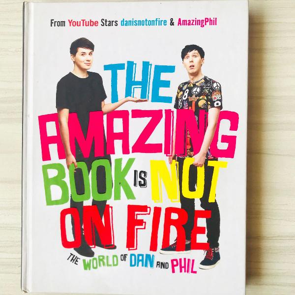 livro the amazing book is not on fire