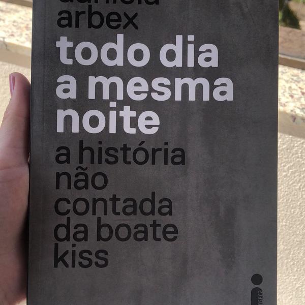 livro todo dia a mesma noite