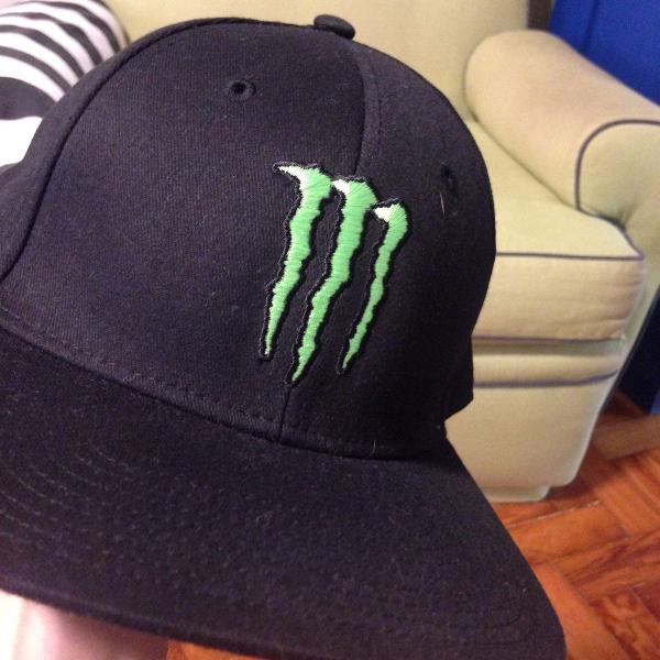 monster na cabeça