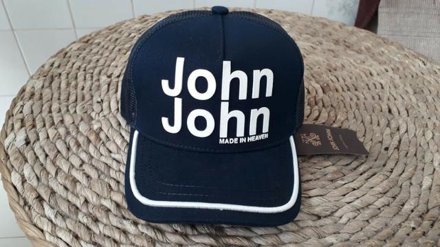 Boné John John, novos, pronta entrega. Valor: 60,00 reais