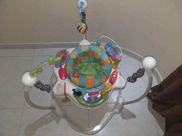 Jumperoo infantil (pula-pula)