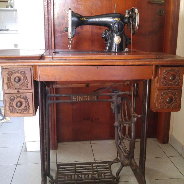 Maquina de Costura Singer Antiga - 110V