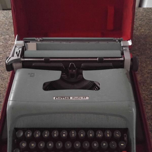Maquina de escrever - Olivetti Studio 44