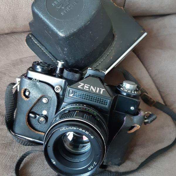 Máquina fotográfica Zenit.