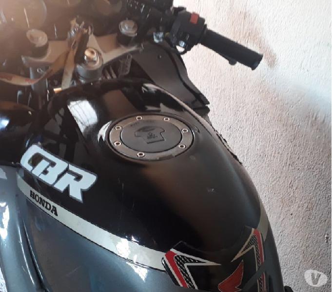 Vende se ou troca cbr 450 7500