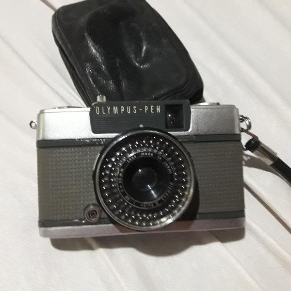 antiga câmera olympus-pen fabricada no japão