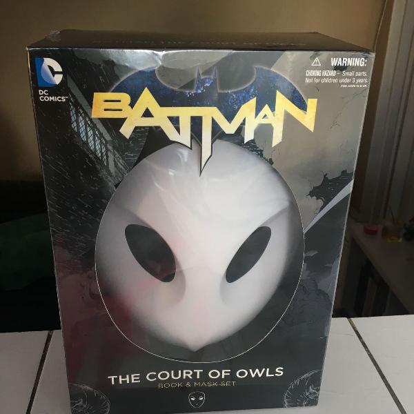 batman: the court of owls mask and book set
