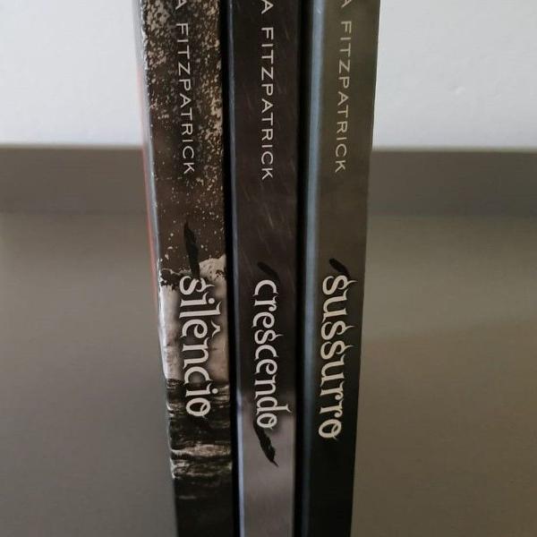 kit saga sussurro - hush hush