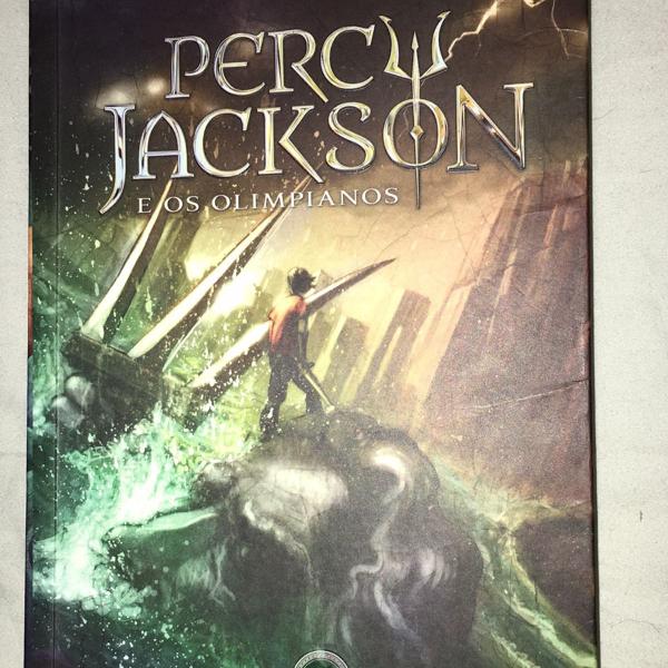 livro percy jackson o ladrão de raios