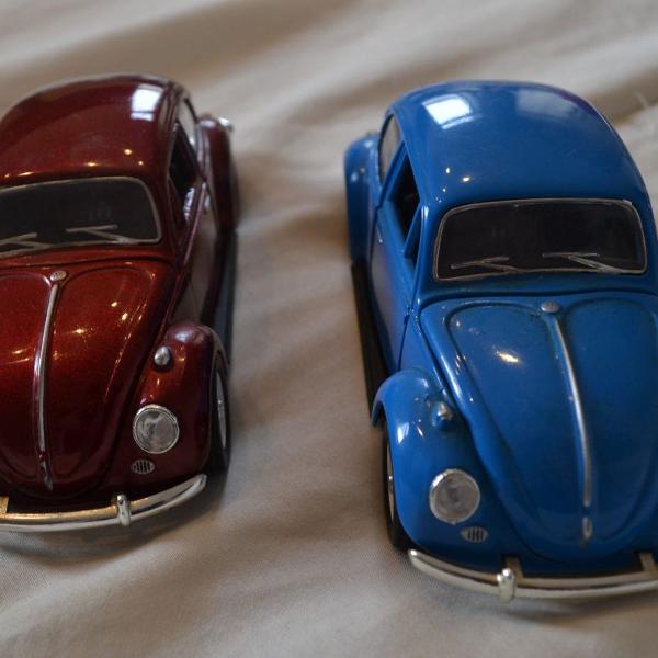 lote de 2 miniaturas volkswagen beetle - escala 1/32