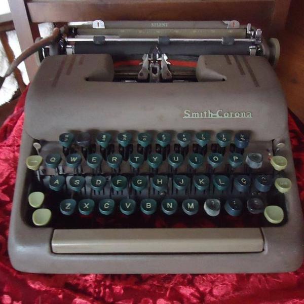 máquina de escrever smith-corona