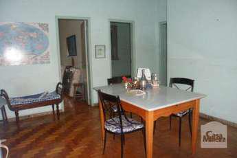 Casa com 4 quartos para alugar no bairro Prado, 270m²