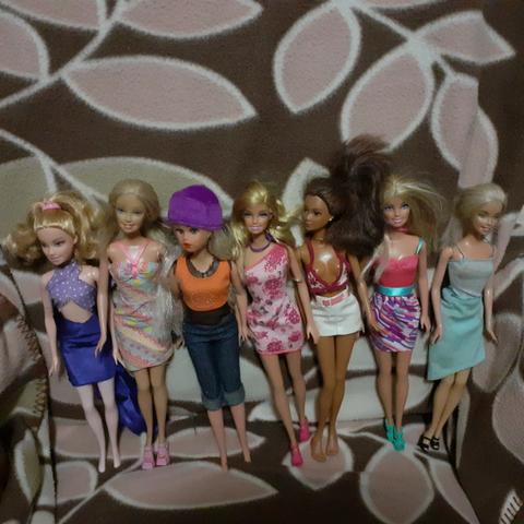 Lote de seis Bonecas da Barbie e uma Suzie