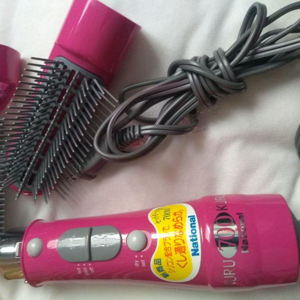 secador de cabelos com escova