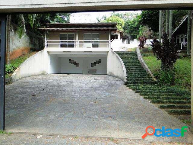 Casa com 3 dormitórios para alugar, 330 m² por R$