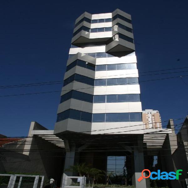 Edifício comercial com 8 pavimentos e 68 vagas.Prédio