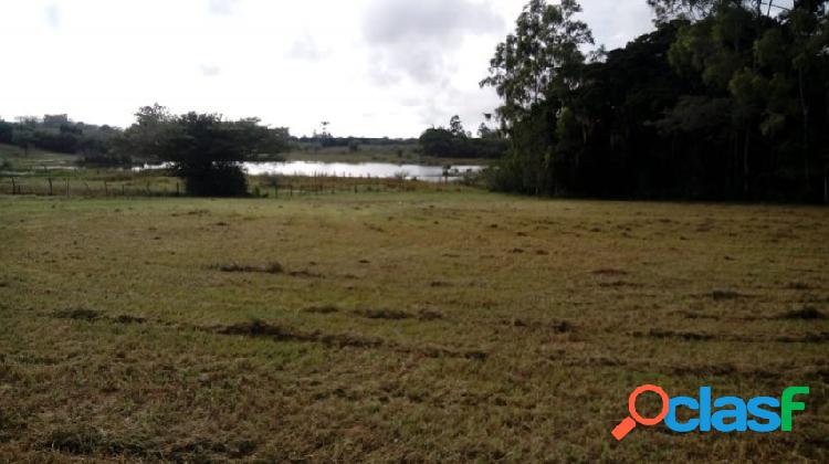 Sitio com 5.536m², mata nativa, Lagoa nos fundos, Águas