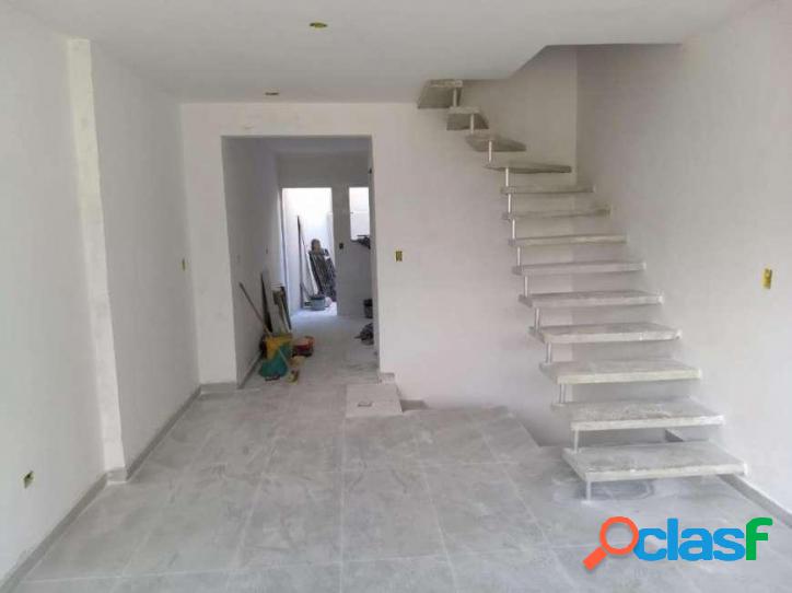 Sobrado com 2 dormitórios à venda, 110 m² por R$ 395.000