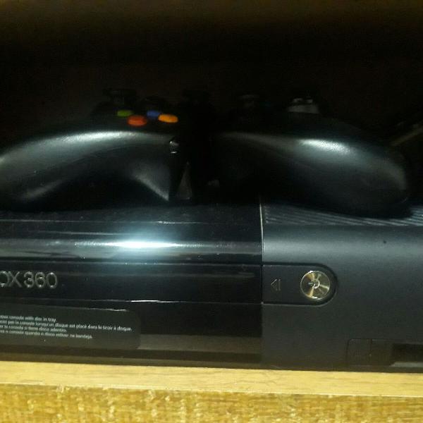 Xbox 360 slim + kinect + controle