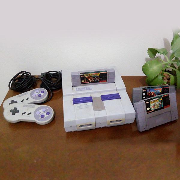 super nintendo + 2 controles + 2 fitas - original