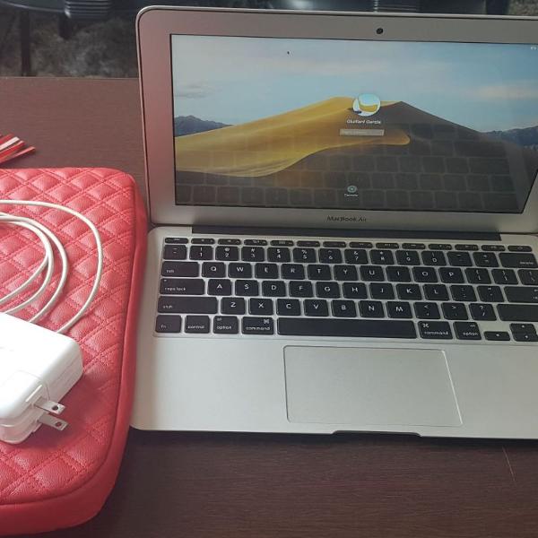 macbook air 11'' com carregador e case