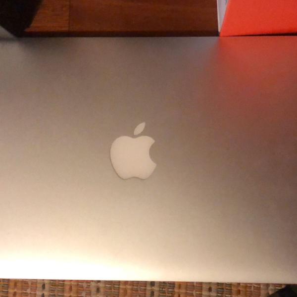 macbook air apple. pouco uso!