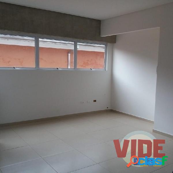 Sala com 23 m², 1 banheiro e 1 vaga, na Vila Ema, área