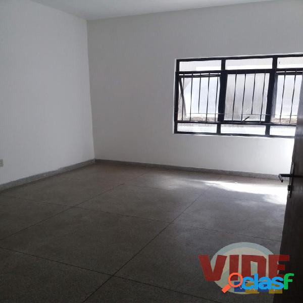 Sala disponível para locação, com 20 m² e 1 banheiro, no